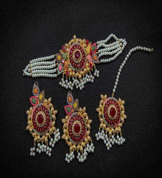 Set of Decorative Earrings With Red And Gold Colors