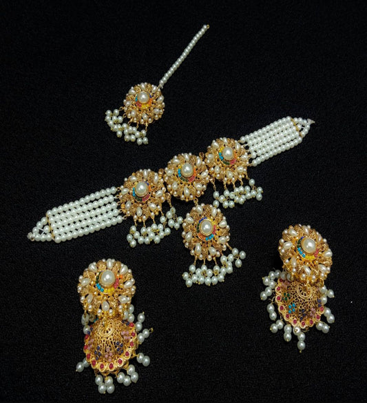 Ornate Jewelry Set With Pearls And Gemstones